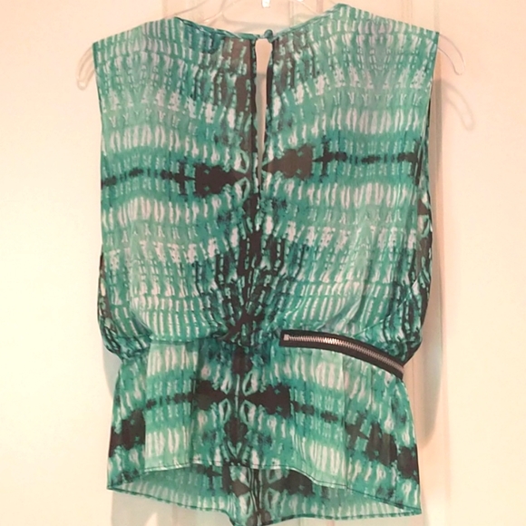 Bebe abstract ,green tie dye print surplice blouse - Picture 5 of 6